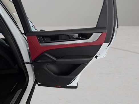 Used 2024 Porsche Cayenne image 35