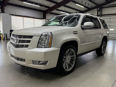 Used 2014 Cadillac Escalade Premium AWD/4WD image 5