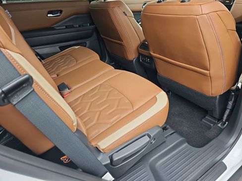 New 2026 Nissan Pathfinder Platinum FWD image 14