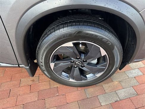 Used 2024 Nissan Rogue SV w/ SV Premium Package image 17