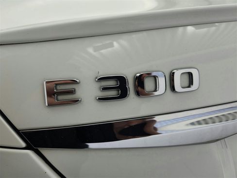 Used 2018 Mercedes-Benz E 300 4MATIC image 35