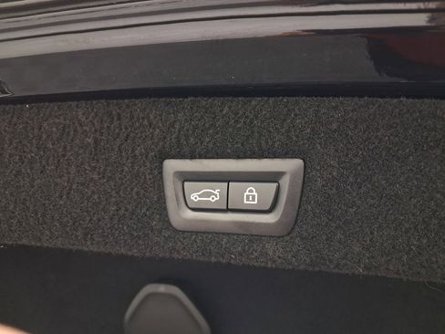 Used 2019 BMW 750i xDrive w/ M Sport Package image 49