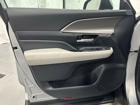 Used 2025 Toyota Grand Highlander AWD image 8
