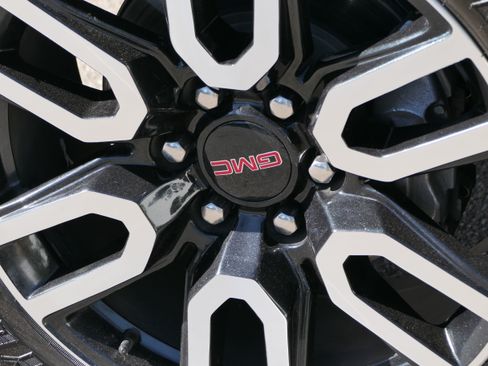 Used 2023 GMC Sierra 1500 AT4 w/ AT4 Premium Package AWD/4WD image 12