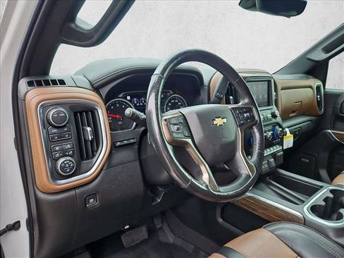 Used 2020 Chevrolet Silverado 1500 High Country w/ Technology Package AWD/4WD image 9