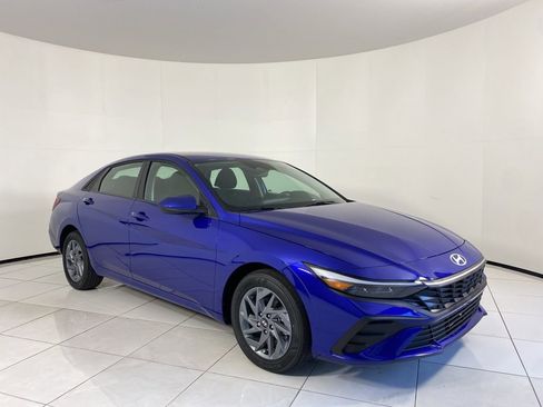 New 2025 Hyundai Elantra Hybrid FWD image 7