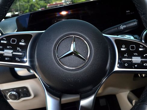 Used 2023 Mercedes-Benz GLB 250 image 31