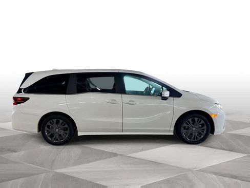 New 2026 Honda Odyssey Touring image 9