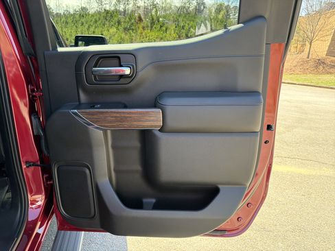 Used 2019 Chevrolet Silverado 1500 High Country w/ Technology Package image 16