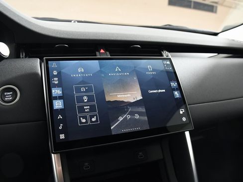 Used 2025 Land Rover Discovery Sport S image 31