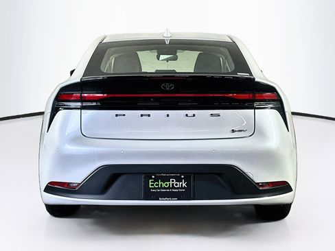Used 2024 Toyota Prius LE FWD image 7