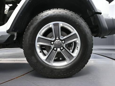 Used 2019 Jeep Wrangler Unlimited Sahara AWD/4WD image 13