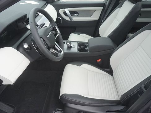 New 2026 Land Rover Discovery Sport Landmark image 19