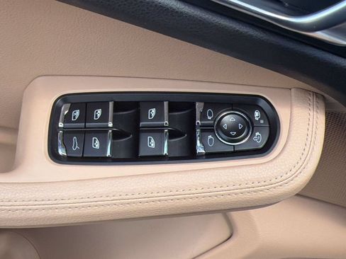 Used 2020 Porsche Macan AWD/4WD image 14