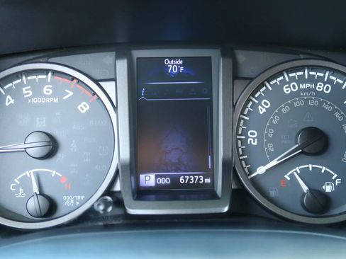 Used 2018 Toyota Tacoma TRD Sport w/ Technology Package image 30