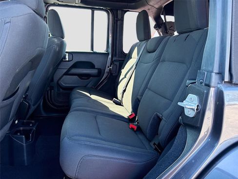 Used 2022 Jeep Wrangler Unlimited Sahara w/ LED Lighting Group image 29