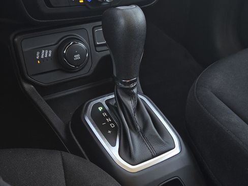 Used 2021 Jeep Renegade Latitude image 21