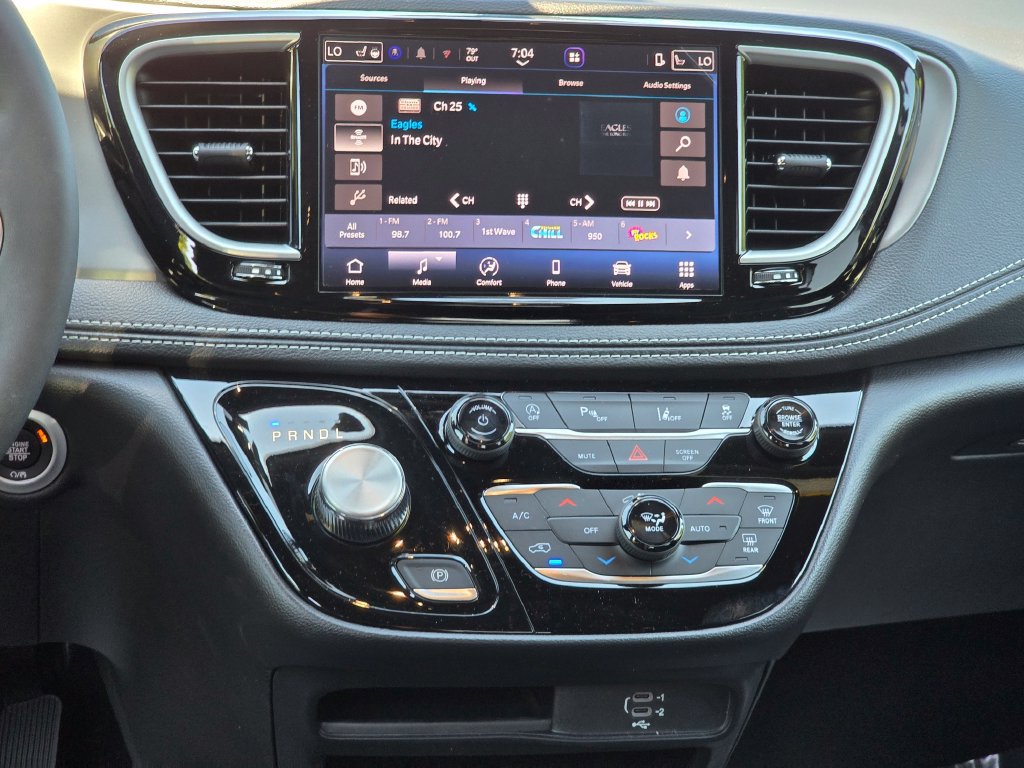 New 2027 Chrysler Pacifica Select FWD image 26