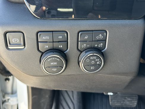 Used 2023 Chevrolet Silverado 1500 LT Trail Boss w/ LT Trail Boss Premium Package AWD/4WD image 15