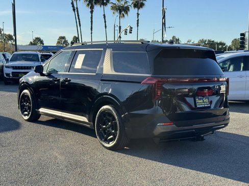 Used 2025 Kia Carnival SX Prestige image 4