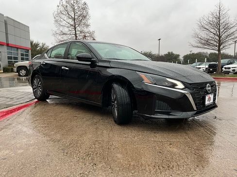 Used 2025 Nissan Altima 2.5 SV image 5