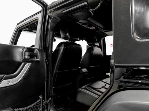 Used 2016 Jeep Wrangler Unlimited Rubicon AWD/4WD image 42