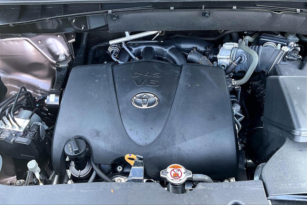 Used 2018 Toyota Highlander Limited Platinum AWD/4WD image 31