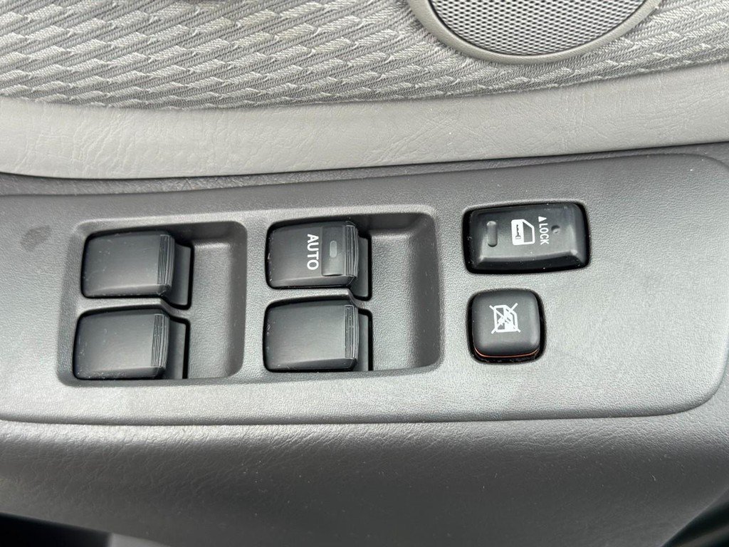 Used 2005 Toyota Highlander 4WD V6 w/ Towing Prep Pkg image 22