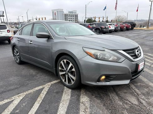 Used 2017 Nissan Altima 2.5 SR image 4