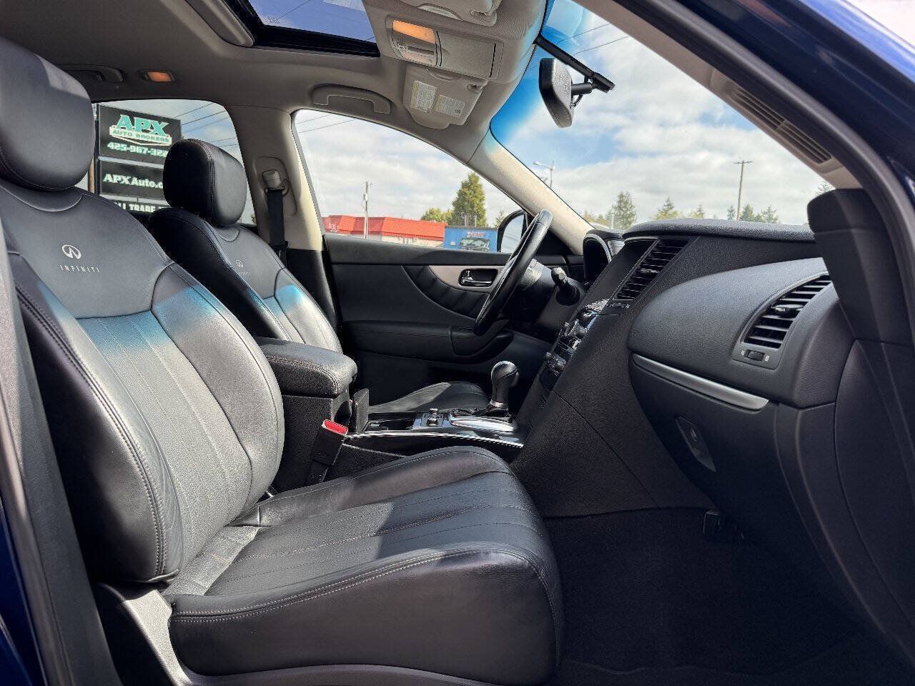 Used 2014 INFINITI QX70 AWD w/ Premium Package image 16