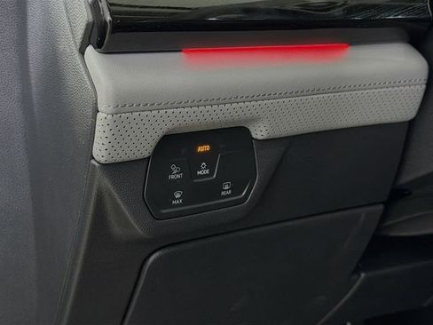 New 2025 Volkswagen Atlas Peak Edition SE image 10