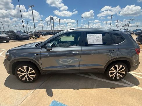Certified 2023 Volkswagen Taos SE FWD image 2