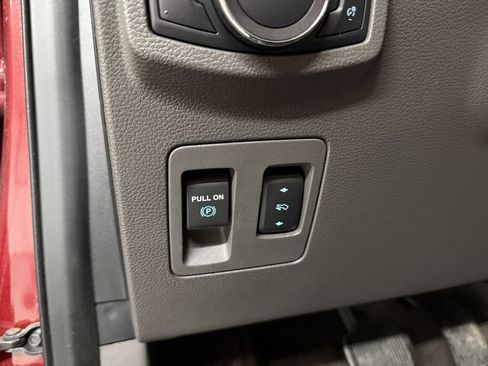 Used 2019 Ford Expedition Limited image 12