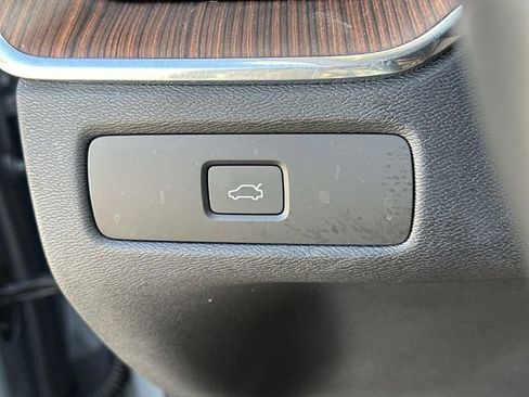 Used 2023 Volvo XC60 B5 Plus image 17