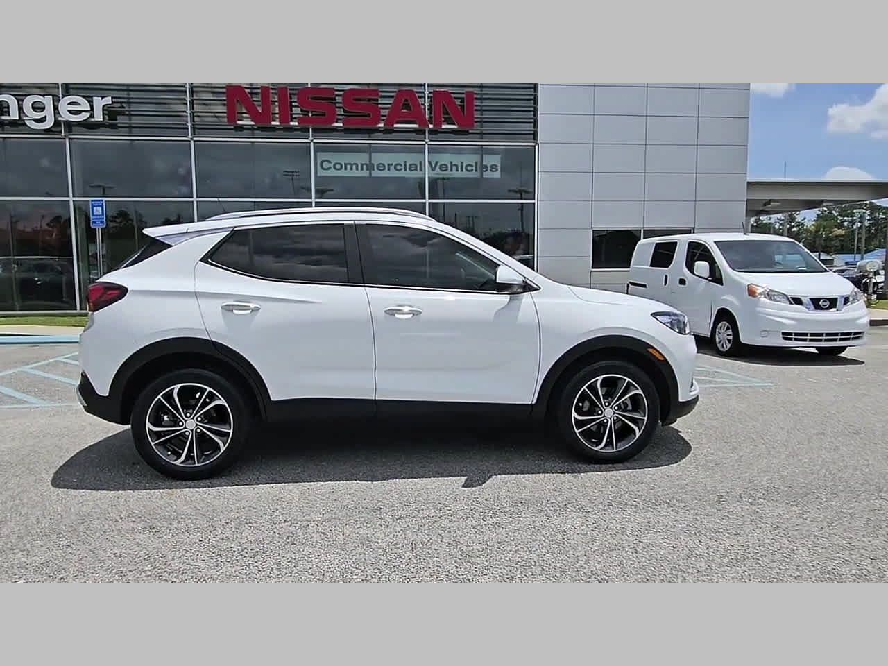 Used 2022 Buick Encore GX Select w/ Safety Package II FWD image 34