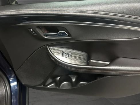 Used 2019 Chevrolet Impala LT FWD image 18