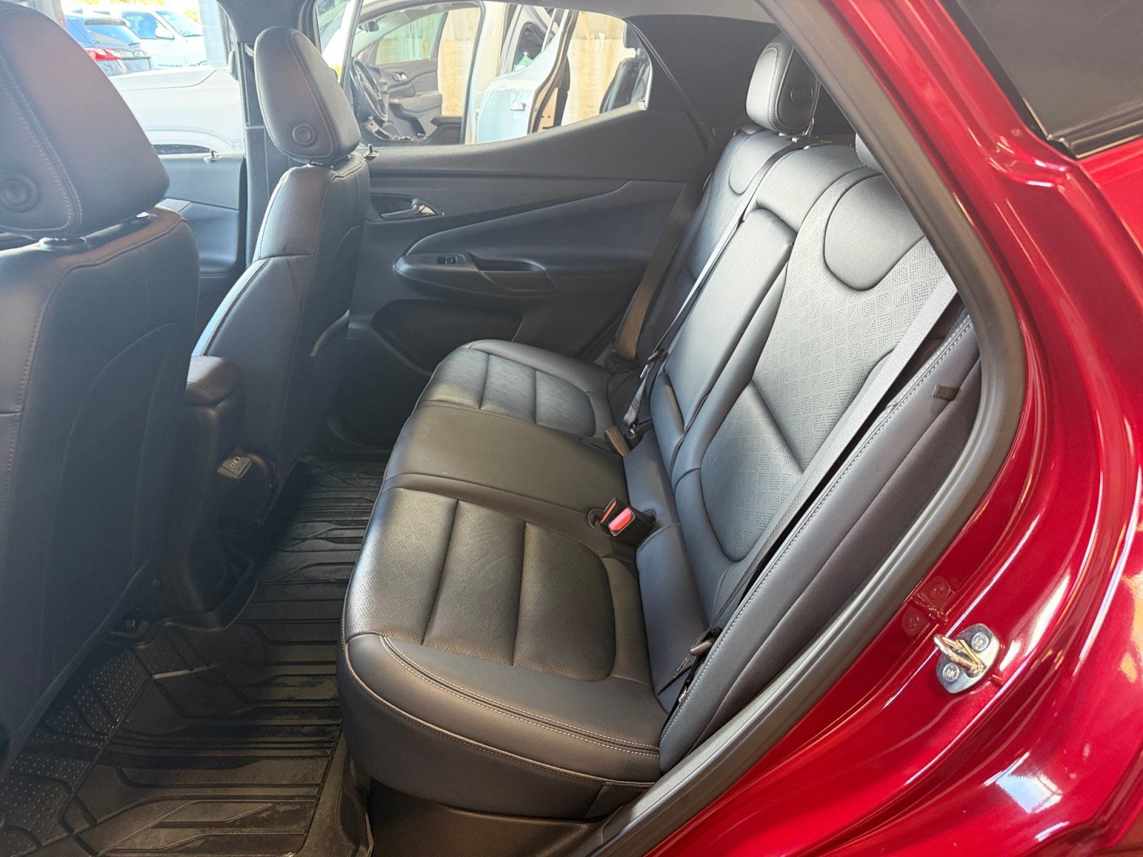 Used 2022 Chevrolet Bolt EUV LT w/ Convenience Package FWD image 17