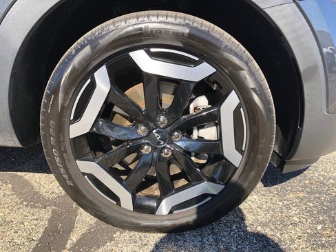 Used 2024 Kia Telluride EX w/ EX Captain's Chair Package FWD image 9