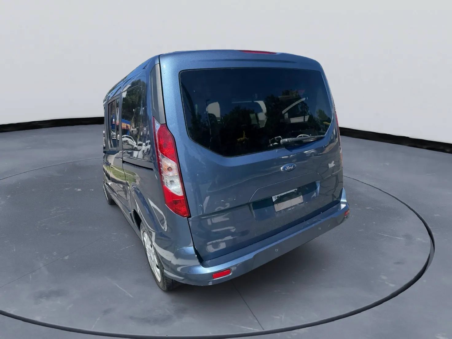 Used 2019 Ford Transit Connect XLT FWD image 4