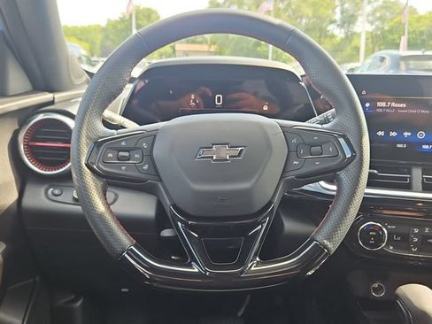 Used 2024 Chevrolet Trax RS w/ Sunroof Package FWD image 15