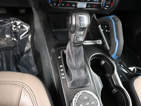 Used 2023 Ford Bronco Wildtrak image 14