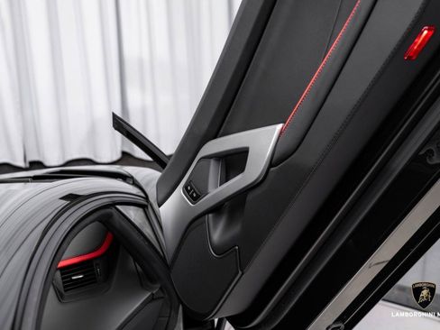 Used 2018 Lamborghini Aventador S image 57