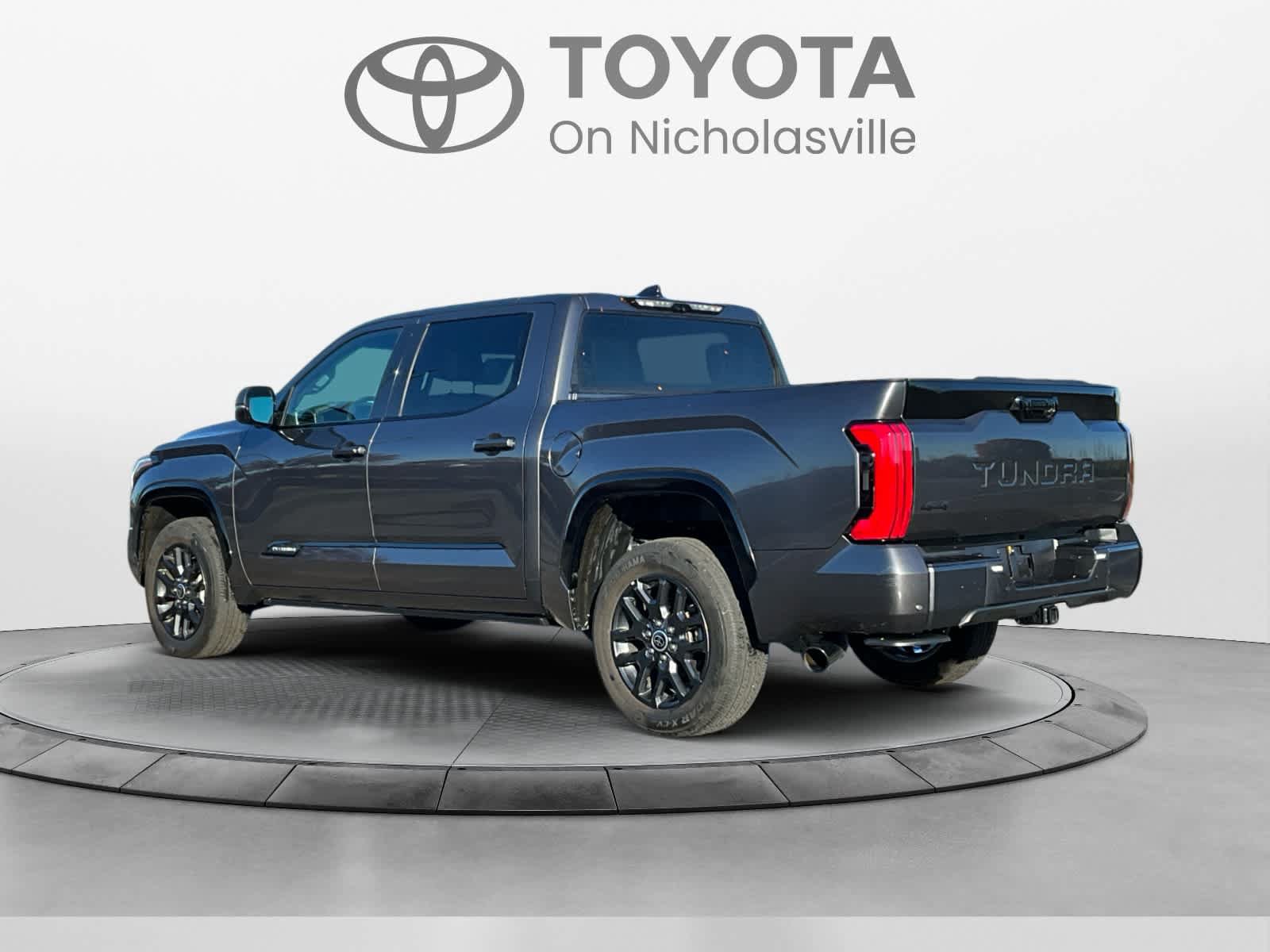 Used 2023 Toyota Tundra Platinum AWD/4WD image 3