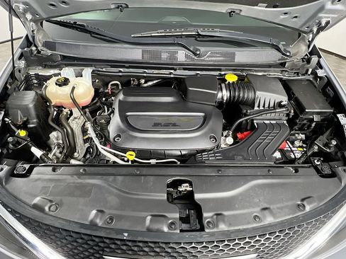 Used 2020 Chrysler Voyager LX image 29