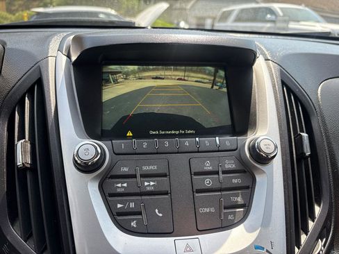 Used 2017 Chevrolet Equinox LS image 18