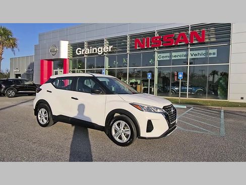 Used 2022 Nissan Kicks S image 17