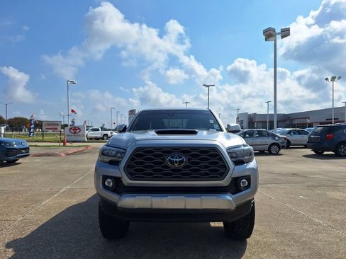 Used 2023 Toyota Tacoma TRD Sport w/ Technology Package AWD/4WD image 2