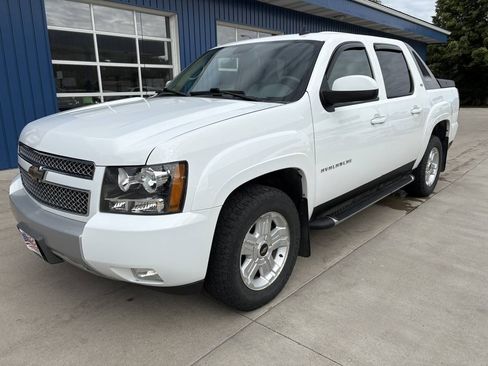Used 2010 Chevrolet Avalanche LT w/ Luxury Package AWD/4WD image 2