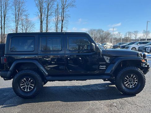 Used 2018 Jeep Wrangler Unlimited Sahara w/ Cold Weather Group image 9