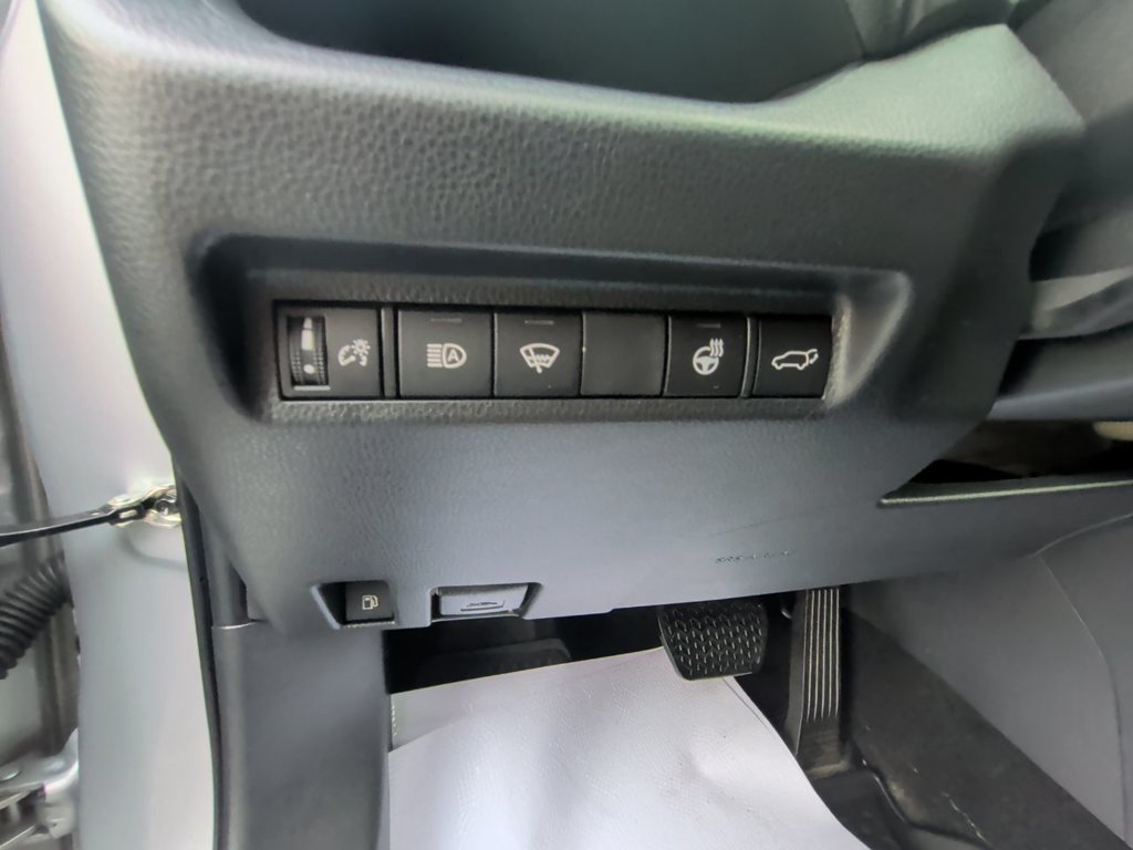 Used 2022 Toyota RAV4 SE w/ Convenience Package AWD/4WD image 14